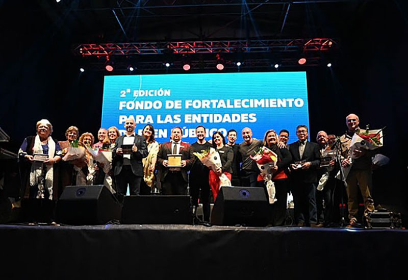 el intendente con representantes de entidades