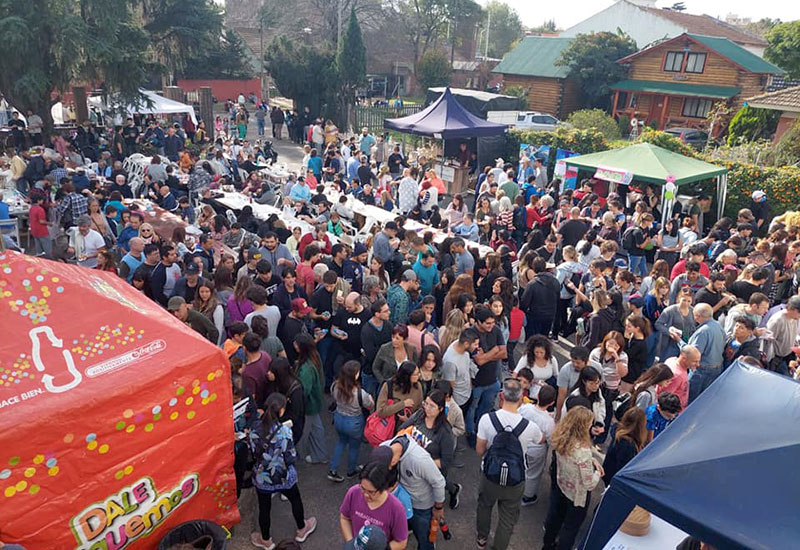 gente en la feria japonesa
