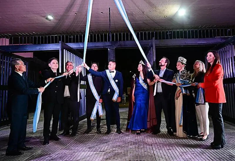 corte de cintas en la apertura de la Fiesta Nacional de la Flor 2023