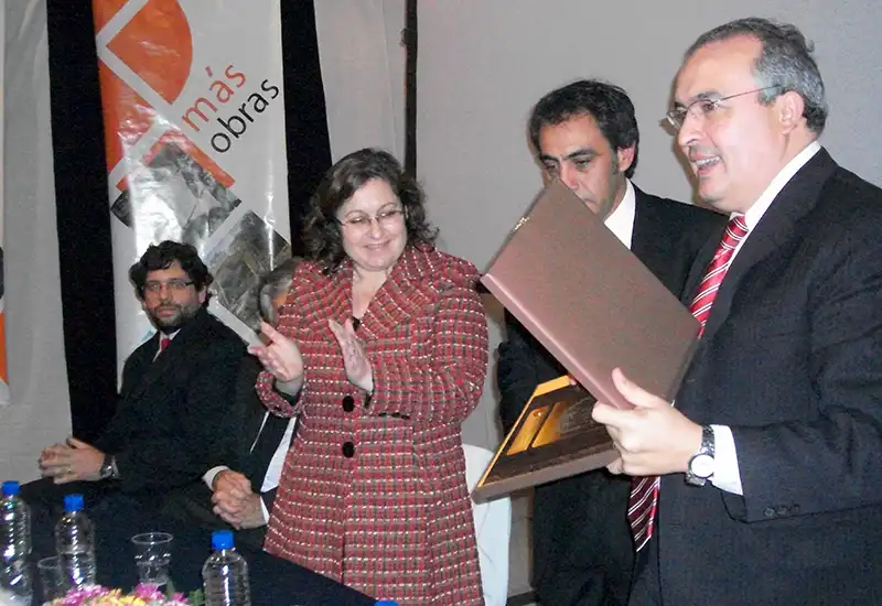 Firma del acta acuerdo para la construcción del hospital del Bicentenario en Garín