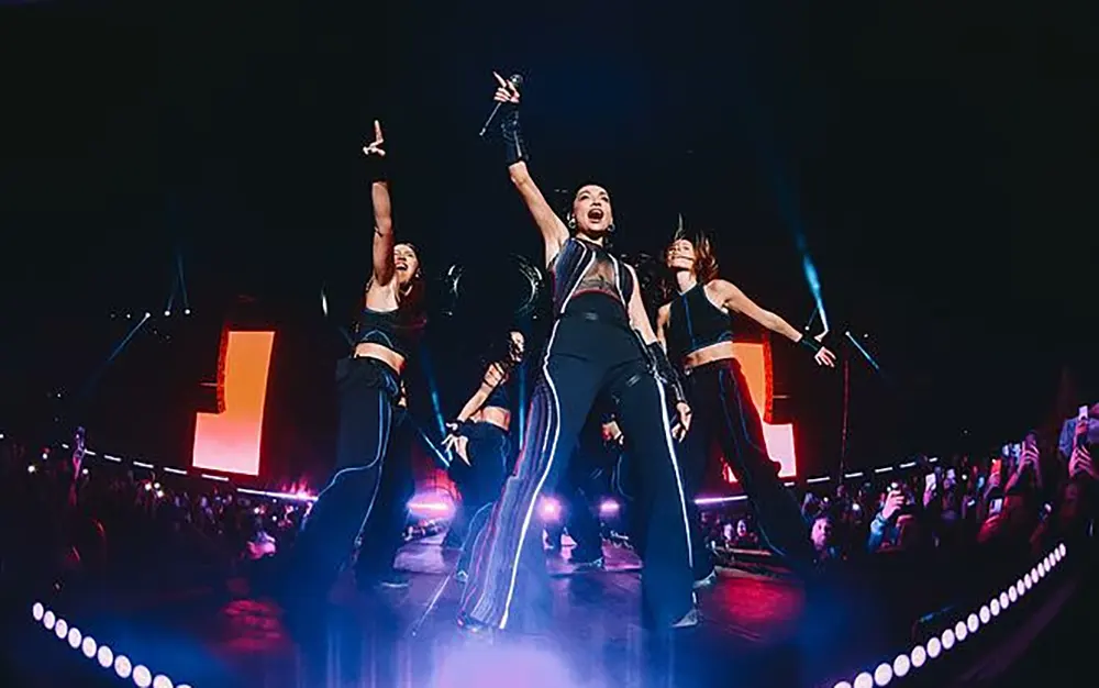 María Becerra hizo vibrar a Escobar con un espectáculo deslumbrante