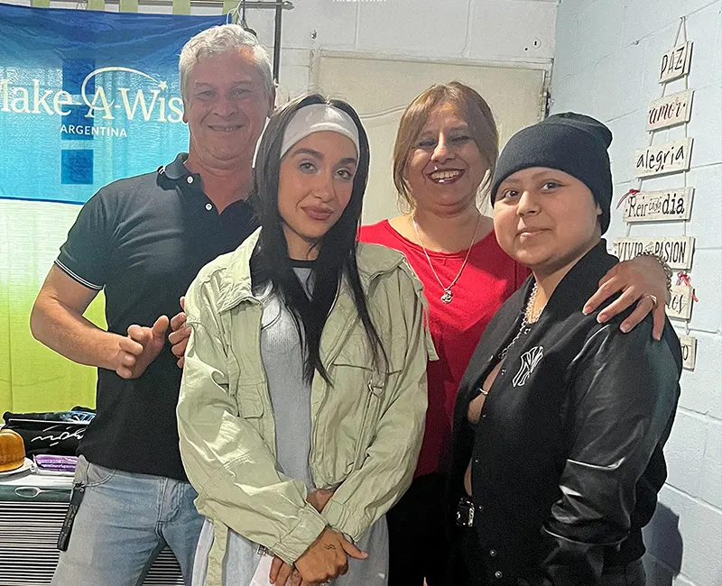 María Becerra junto a Sofía y sus padres