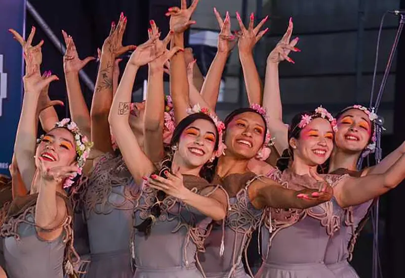 coreograf&iacute;a de un conjunto de danzas en el Pre Cosqu&iacute;n