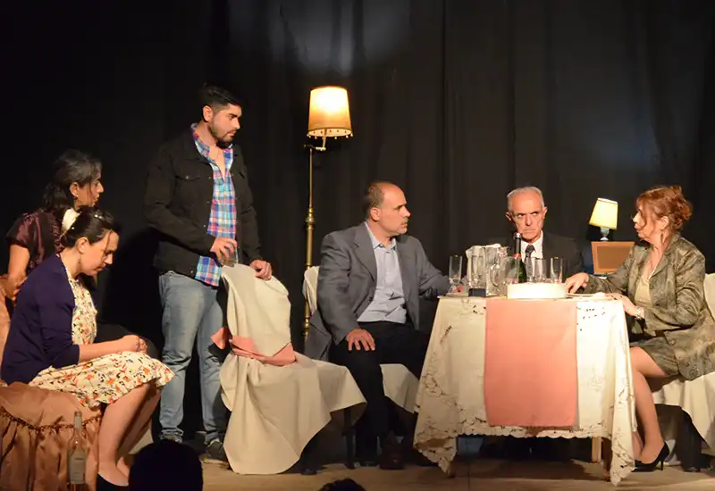 elenco de De poetas y de locos que volverá a presentarse en el Seminari