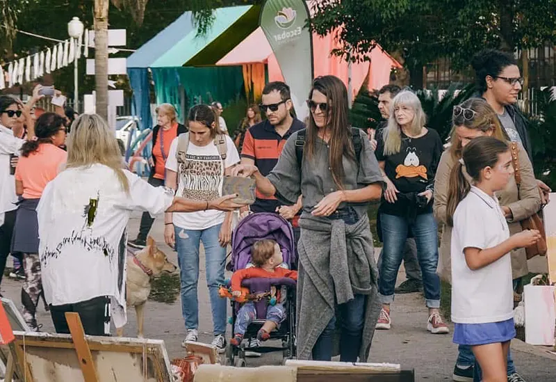 gente recorriendo el festival Warmichella en Maschwitz