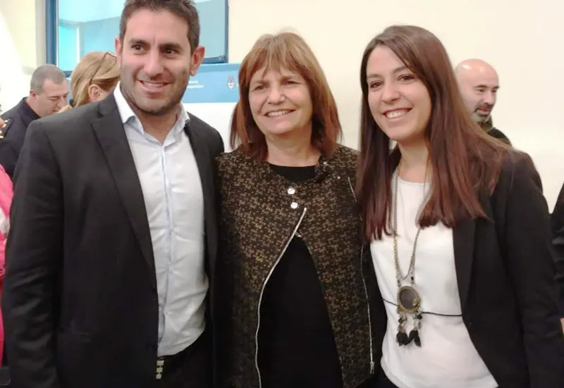 Walter Klix y Ayelén Acosta junto a Patricia Bullrich.