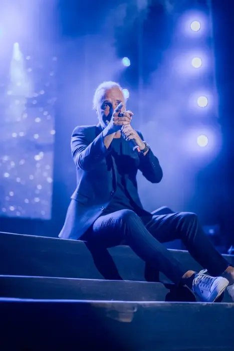 Manuel Wirzt habla con el público