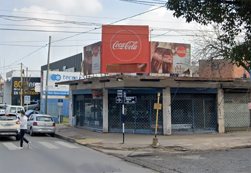 antiguo comercio en la esquina de 25 de Mayo e Irigoyen