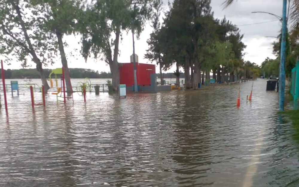 Alerta por sudestada en el puerto de Escobar: desbordó el río Paraná