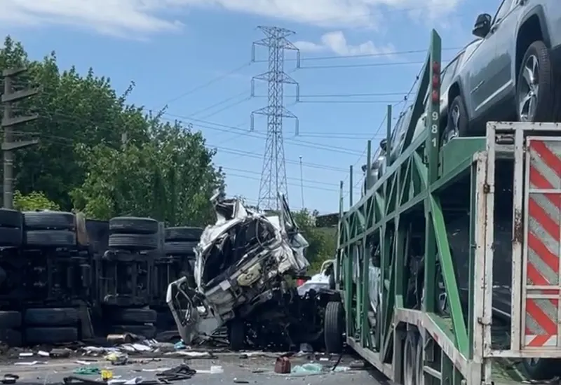 el impacto del camión mosquito dejó hecho trizas al otro camión