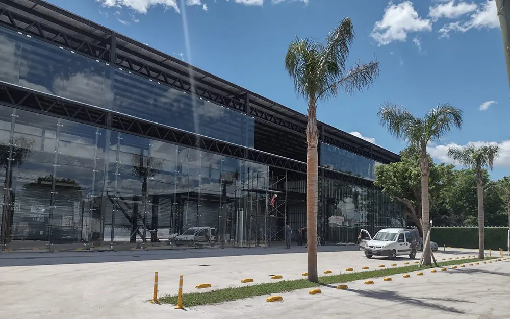 nuevo centro comercial sobre la avenida San Martín