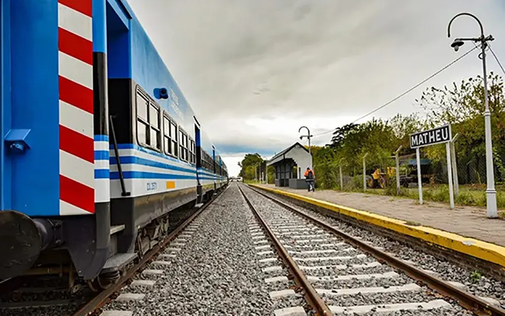 Vuelve a pasar el tren por Garín, Maquinista Savio y Matheu