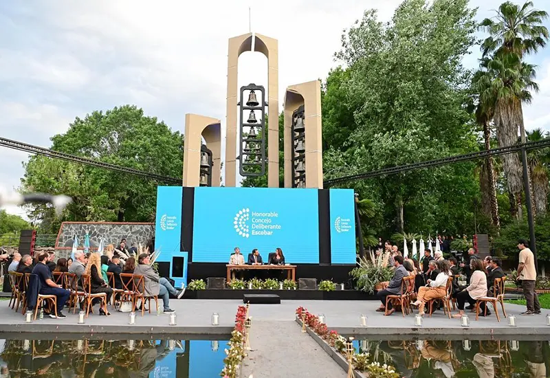 el escenario en el lago del anfiteatro