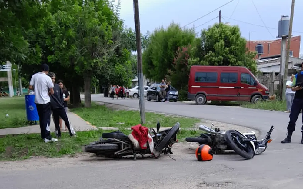 Violento choque de motos en Garín: una joven está muy grave