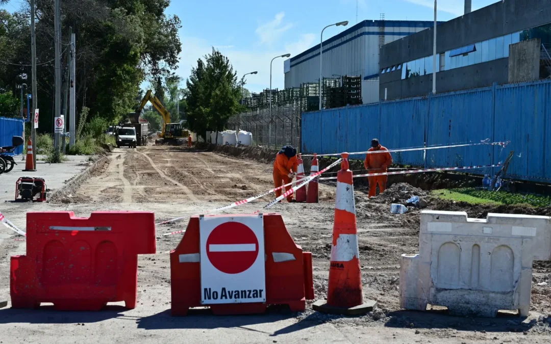 Supermayorista Vital empezó a ensanchar y repavimentar una calle de Escobar