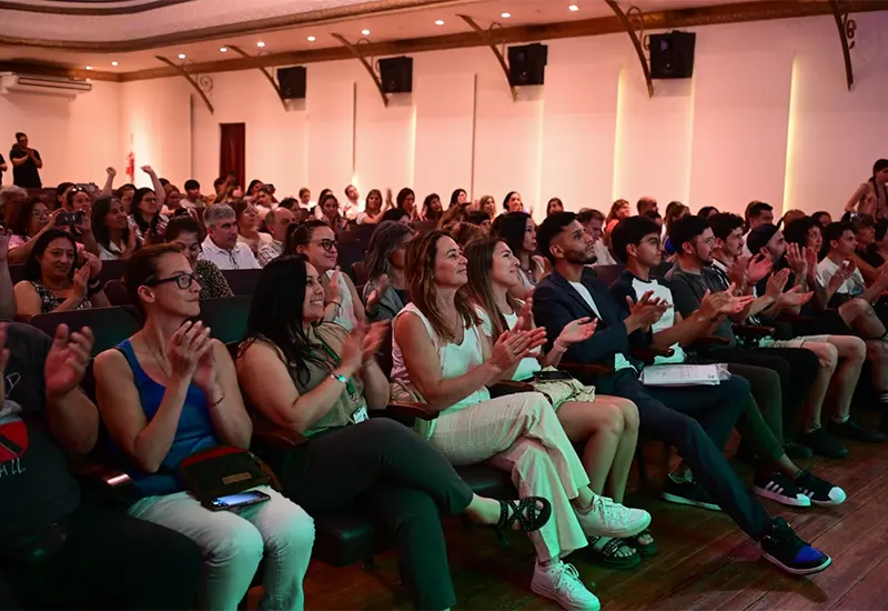 público en el teatro Seminari durante el cierre de Escuelas por el Ambiente 2023