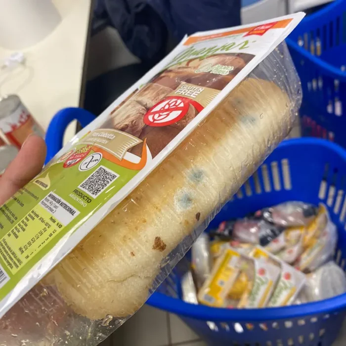 productos en mal estado en el Carrefour de Maschwitz