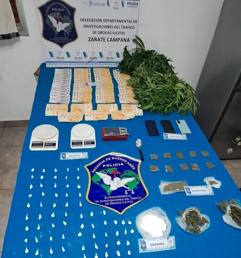 cocaína, marihuana, balanzas de precisión y dinero incautado en el operativo