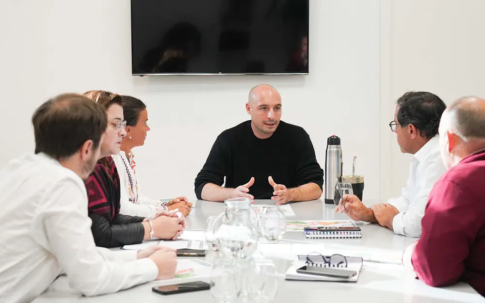 edenor municipio autoridades municipales reunidas con representantes de Edenor