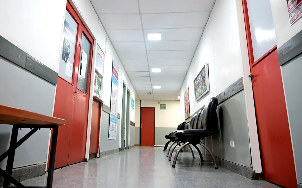 Una empresa escobarense donó modernas luminarias al hospital Erill