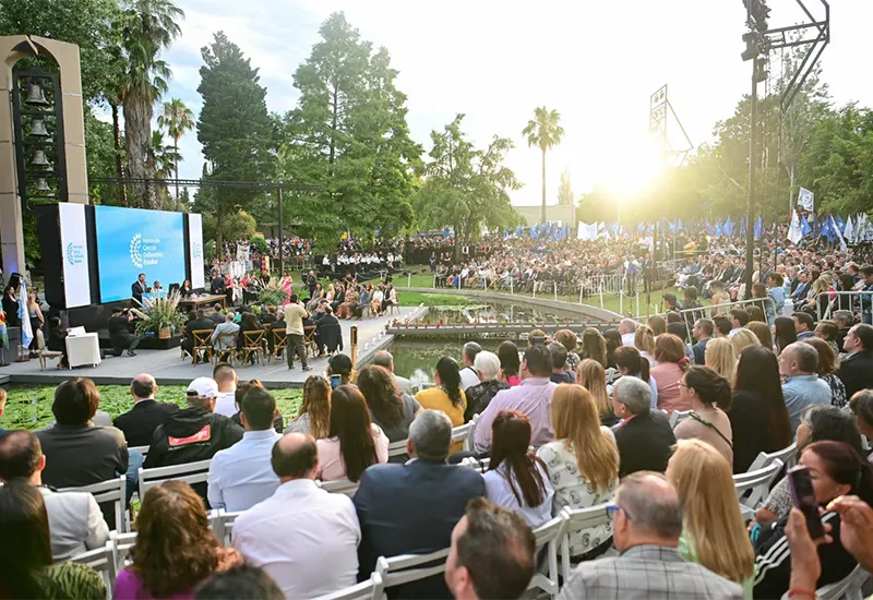 vista del escenario del anfiteatro desde las gradas