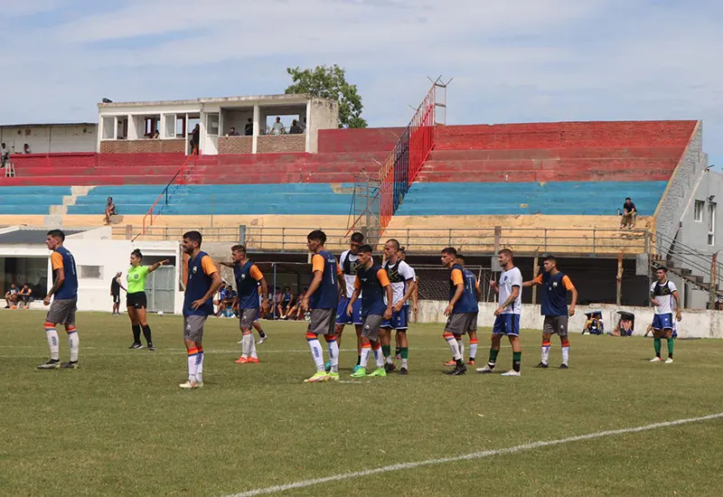 partido amistoso en el estadio de Armenio