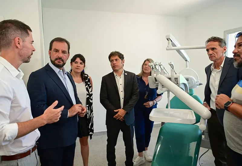 Kicillof en el futuro centro de salud del barrio Itatí