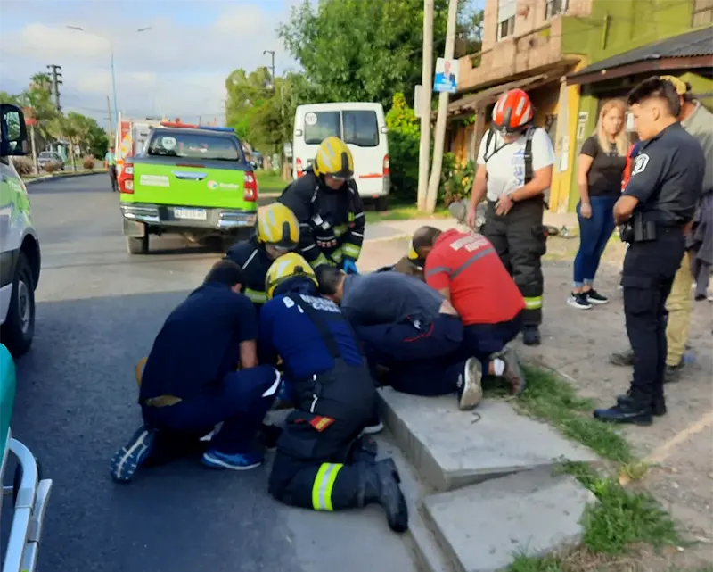 bomberos y Defensa Civil asisten a la víctima fatal del accidente