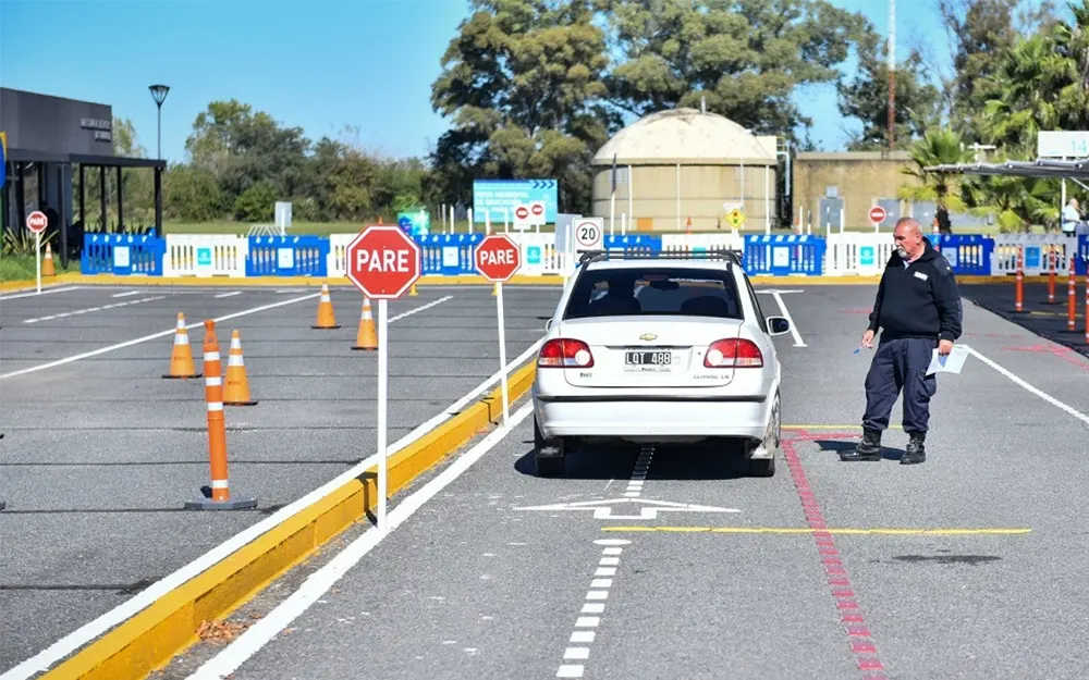 licencia de conducir pista de manejo para obtener la licencia de conducir en el predio de Jumbo Escobar