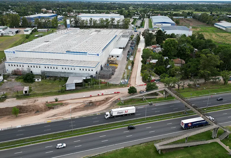vista aérea del futuro cuarto carril y las rampas de ascenso a la autopista