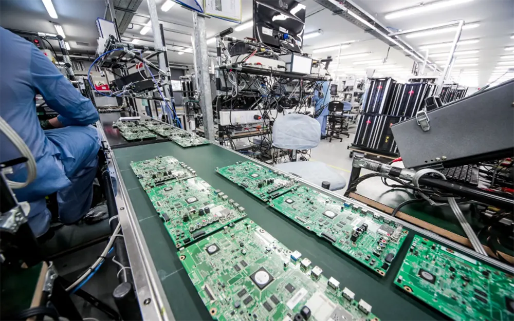 Saldrá de Garín la primera exportación de notebooks y tablets fabricadas en el país