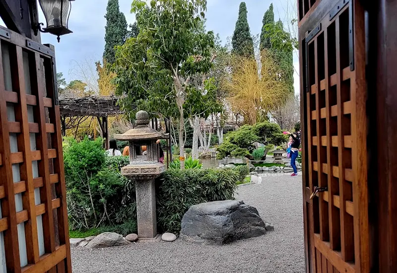 entrada al jardín japonés