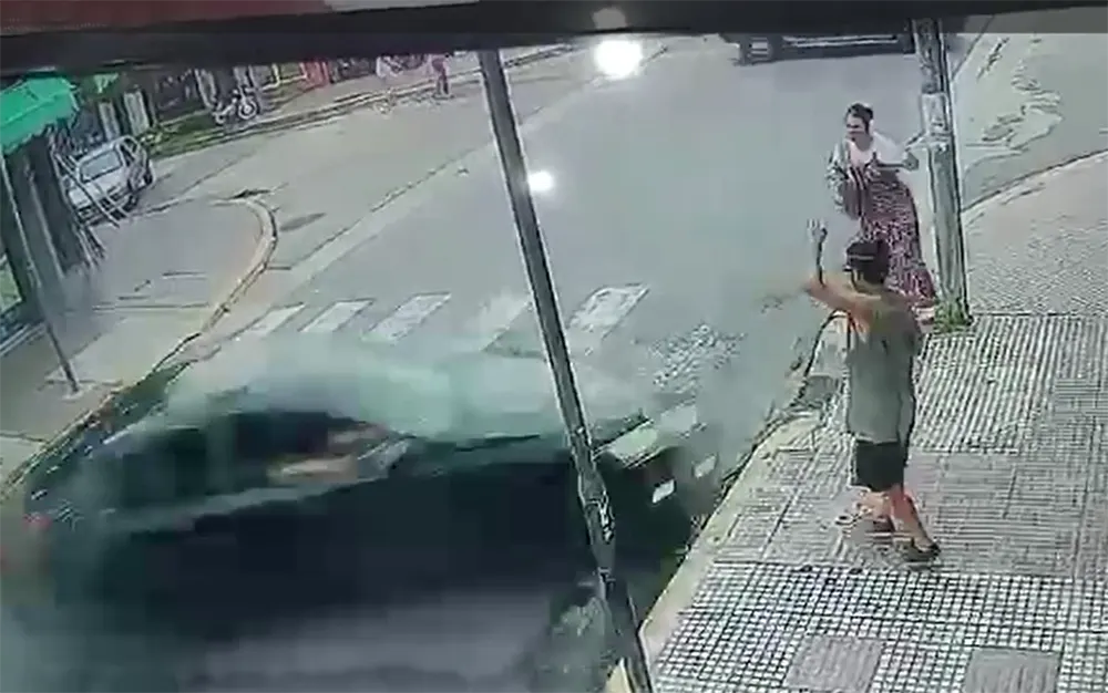 Atropelló a una mujer en pleno centro de Garín, se escapó y lo detuvieron