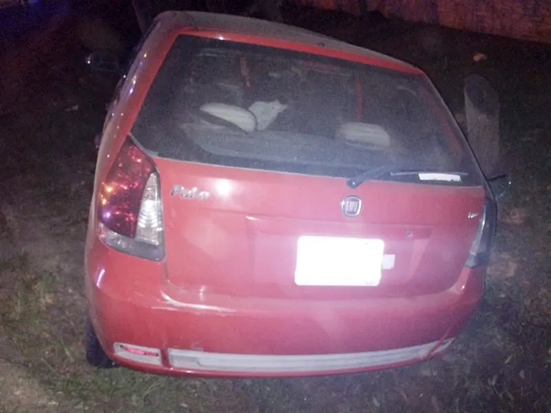el automóvil terminó a un costado de la ruta