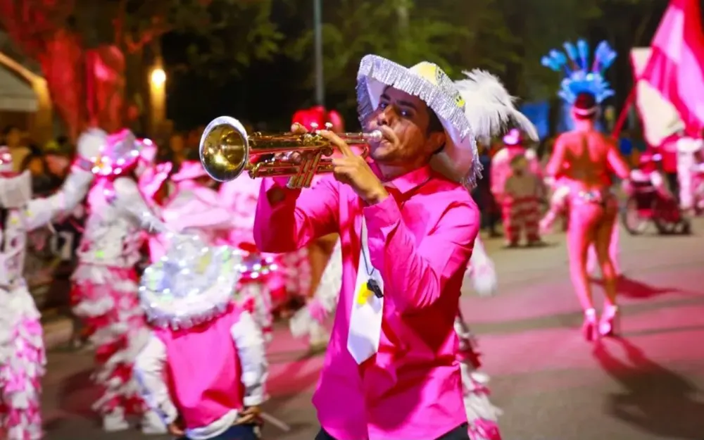 Miles de vecinos disfrutaron los corsos de carnaval en el partido de Escobar