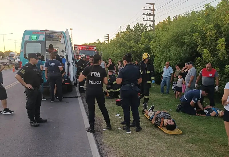 pasajeros heridos al costado de la Colectora Este