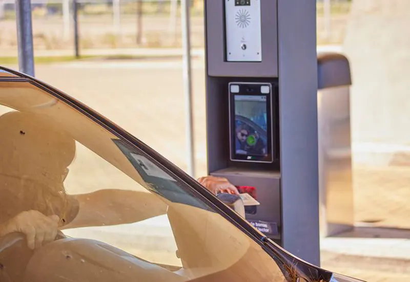 tótem de seguridad en el nuevo acceso a Puertos