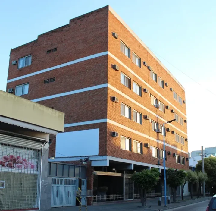 fachada del Hotel De la Flor en 2021