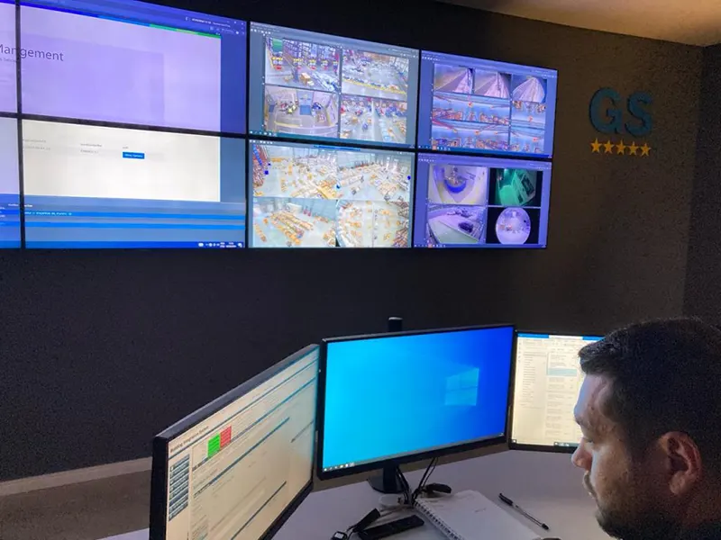 cámaras del centro de monitoreo del depósito de Bosch en Garín