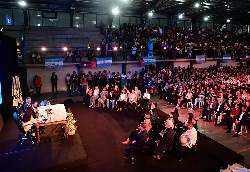 mesa de autoridades, concejales sentados e invitados a la apertura de sesiones del Concejo Deliberante en Garín