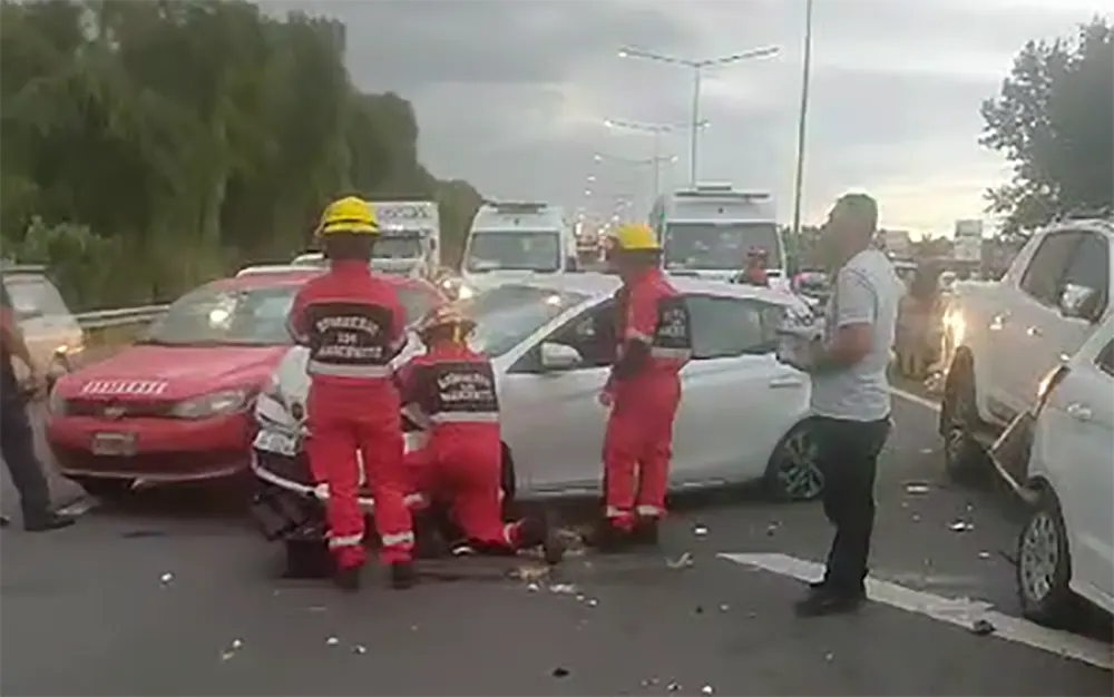 Impresionante choque en cadena y caos vehicular en la autopista Panamericana