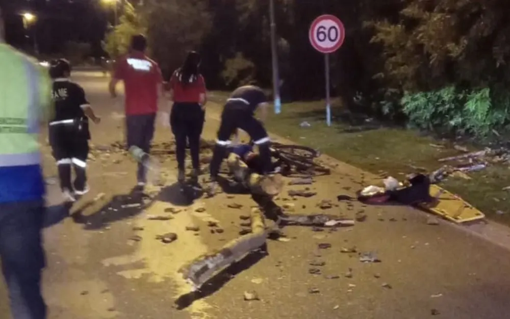 Una ciclista murió aplastada por la rama de un árbol en avenida De los Lagos