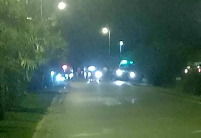 varios patrulleros y una ambulancia se acercaron a la avenida de los lagos