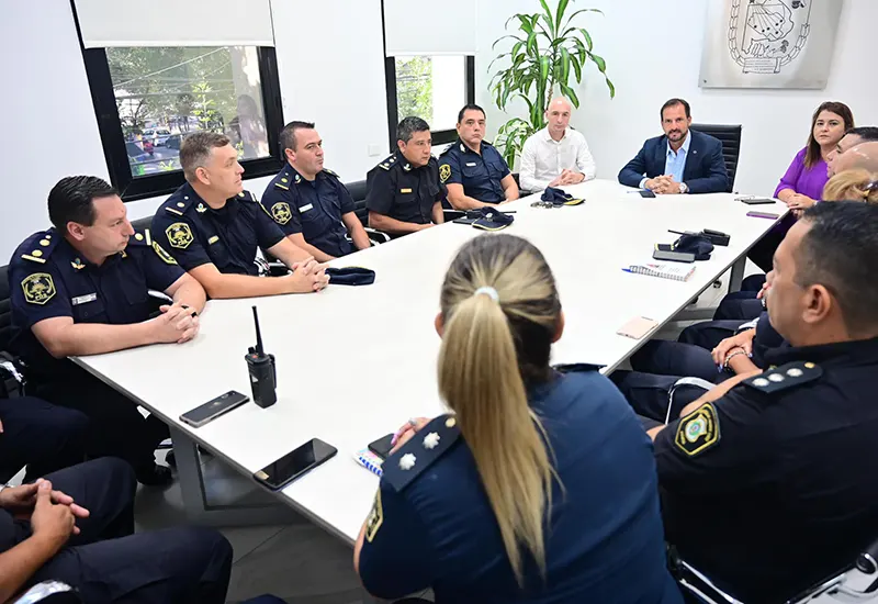 reunión entre el intendente y los jefes de cada comisaría de Escobar