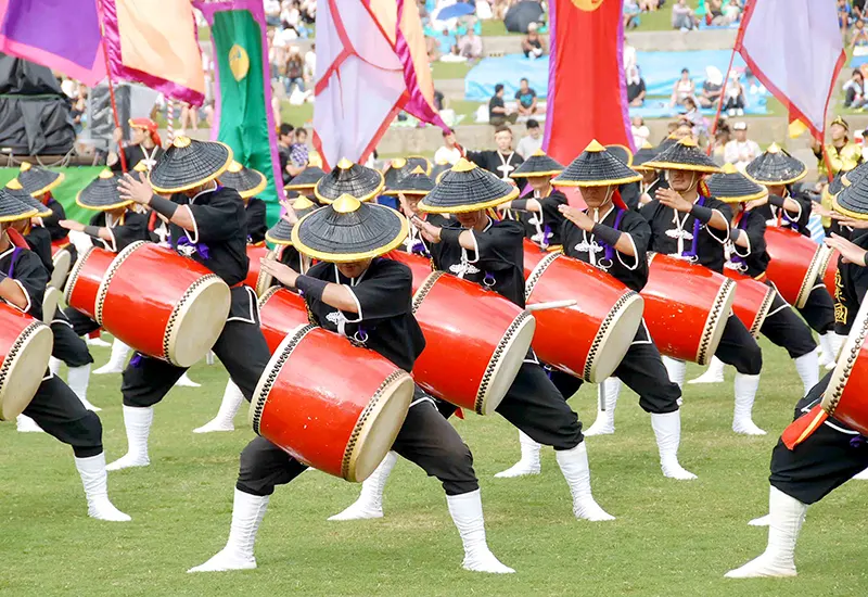 show en vivo de Ryukyukoku Matsuridaiko, que se presentará en la peatonal japonesa