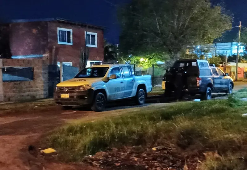 patrulleros en uno de los domicilios allanados por narcomenudeo en Garín