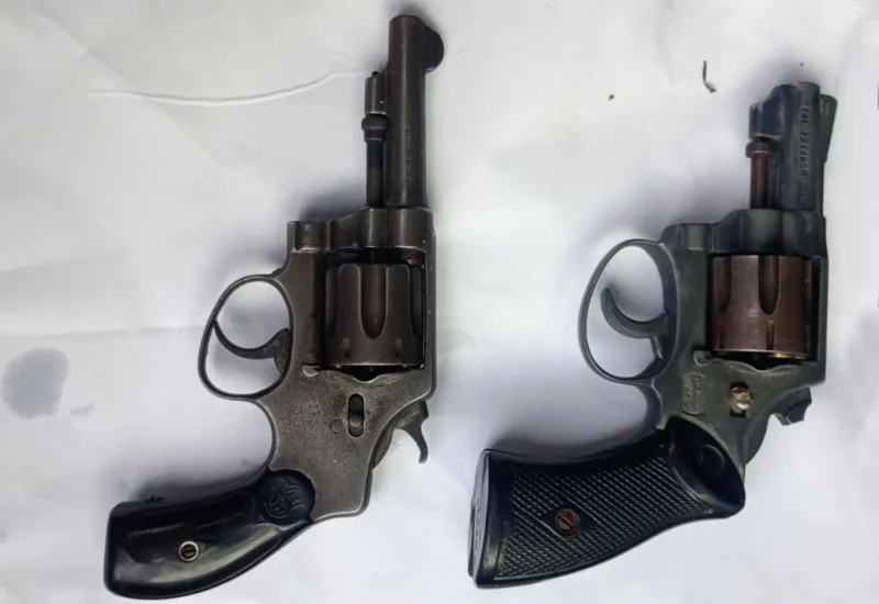 armas incautadas a los delincuentes tras la persecución