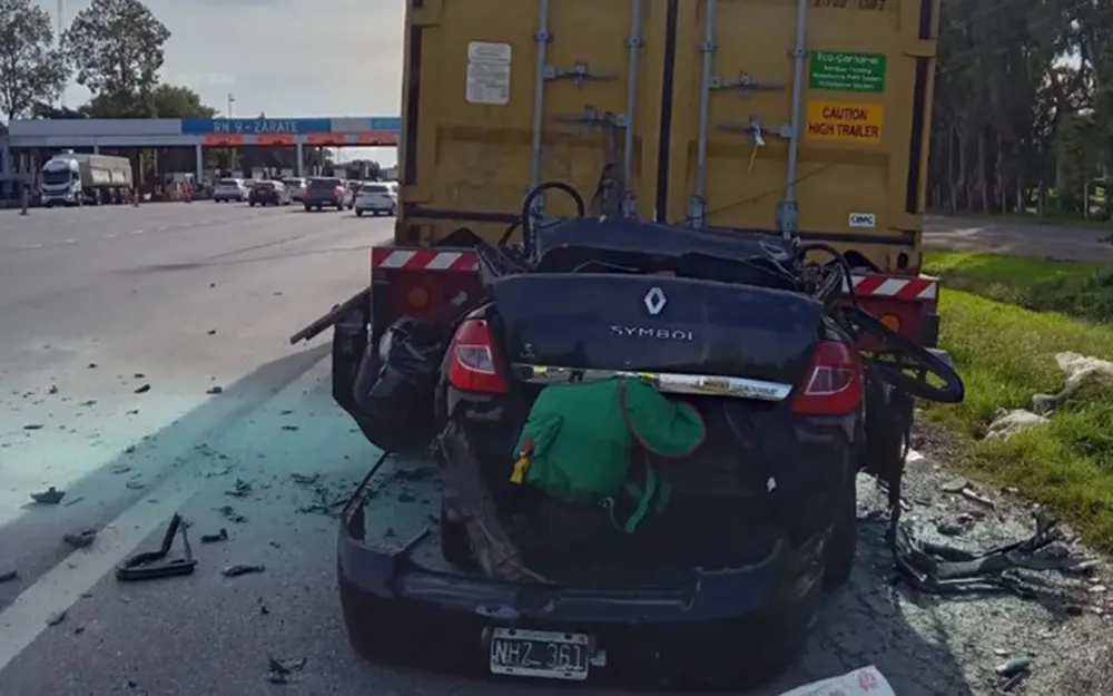 Conductor garinense murió al estrellarse contra un camión en el peaje de Lima