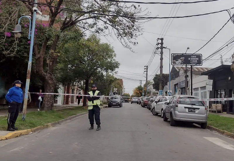 paso a nivel de la línea Mitre cerrado por medida de fuerza