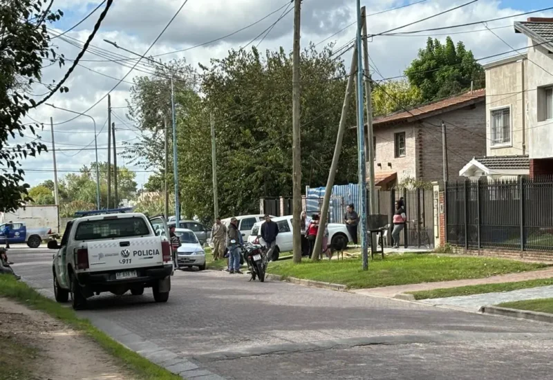 calle cortada por la policía